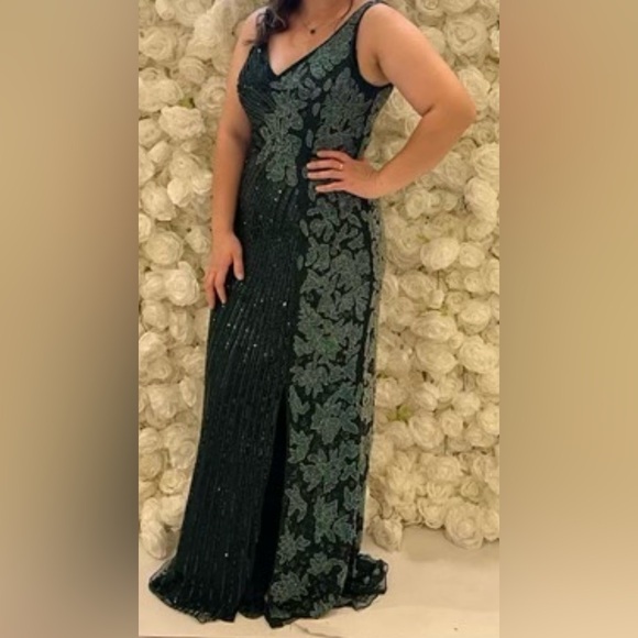 Mac Duggal Deep Green Beaded Floral Sleeveless V-Neck Gown Size 8 - Picture 6 of 8